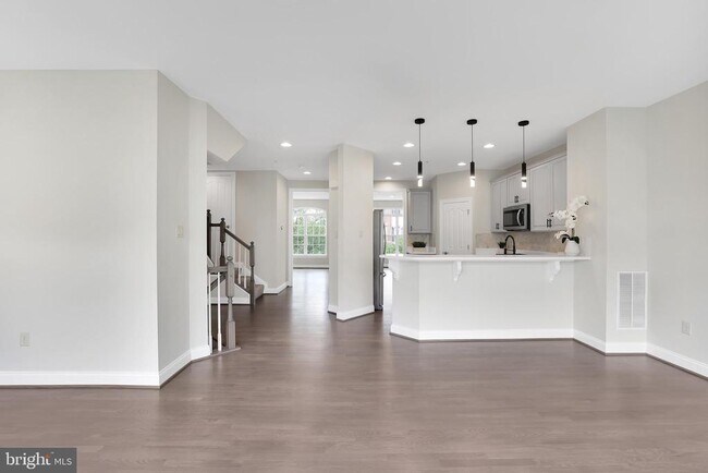 Building Photo - 9769 Northern Lakes Ln