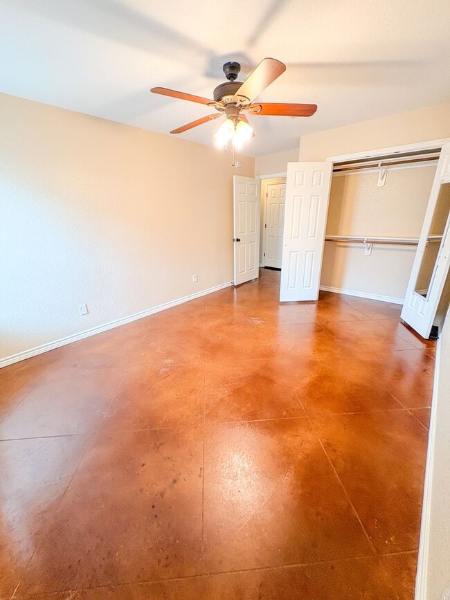 Building Photo - 511 Karey Dr
