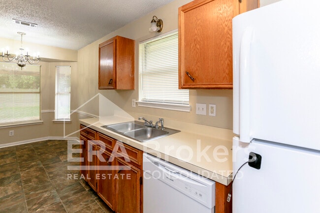 Building Photo - 2304 Sherman Dr