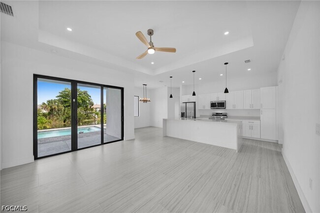 Building Photo - 3423 NE 13th Ave