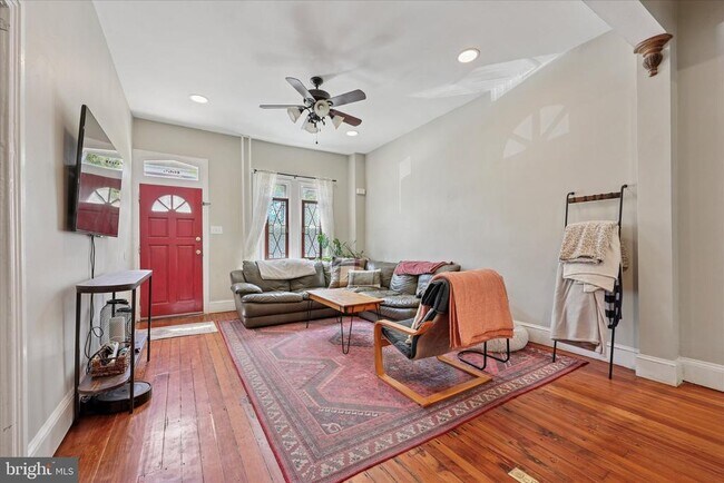 Building Photo - 466 Conarroe St