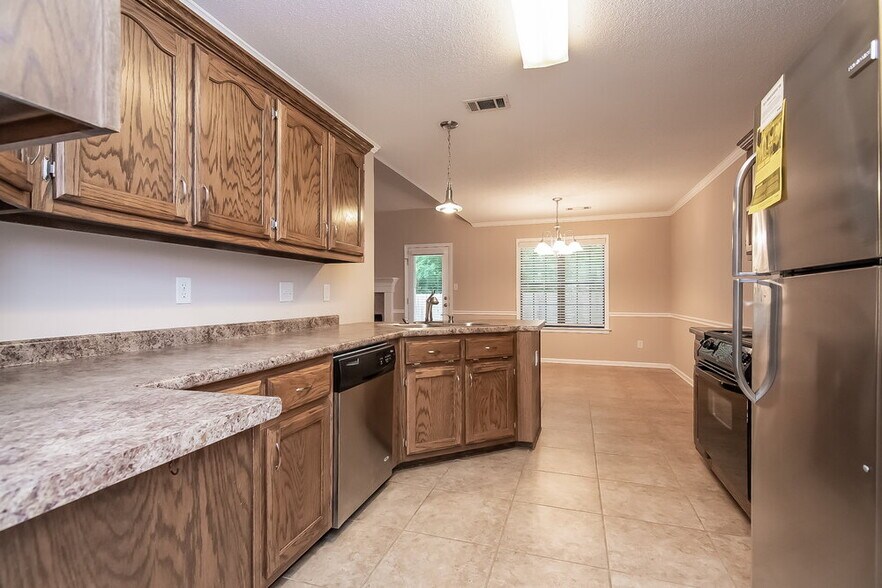 Building Photo - 8018 Jills Creek Dr