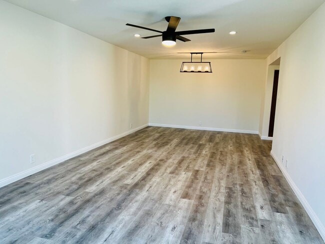 Building Photo - 5700 Ravenspur Dr