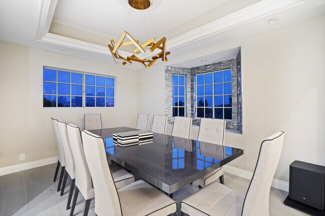 Building Photo - 10627 Ashton Ave