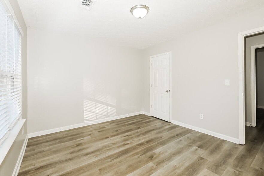 Building Photo - 135 Greenland Dr