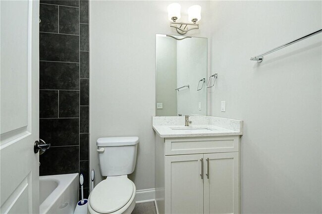 Building Photo - 1299 Linden Ct