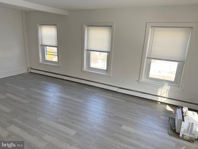 Building Photo - 134 N Main St