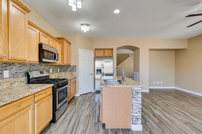 Building Photo - GORGEOUS 2 STORY HOME*4 BEDROOMS*TONS OF U...