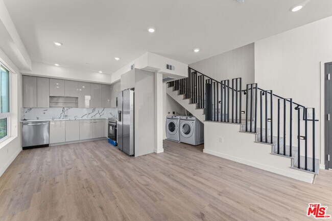 Building Photo - 3105 Bellevue Ave