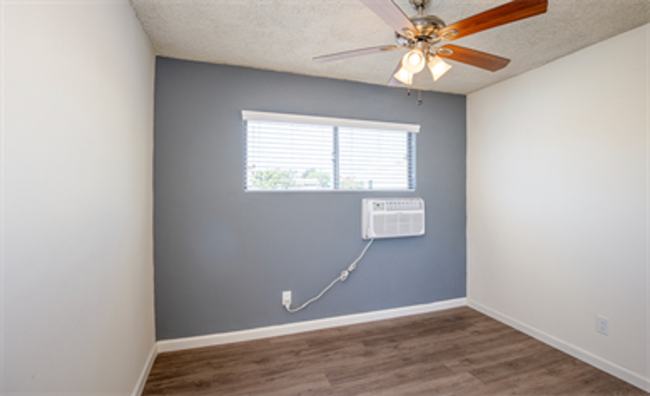 Interior Photo - 3824 Wisconsin St (B)