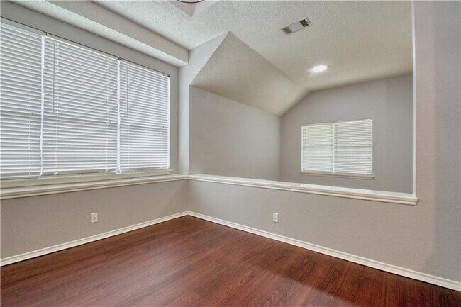 Building Photo - 306 Marigold Ln
