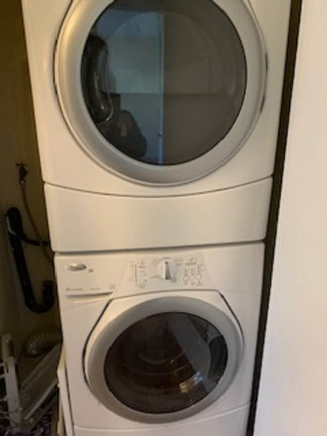 Building Photo - Two bedroom one bath close to law school