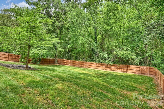 Building Photo - 2027 Wensley Dr