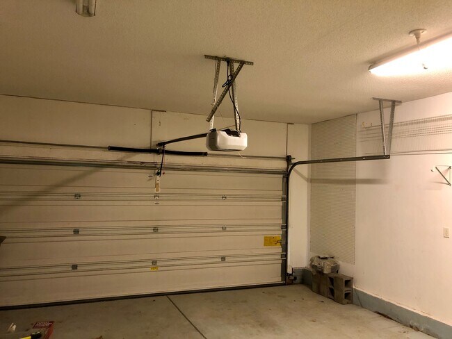 Building Photo - 12045 Evergreen Hollow Dr