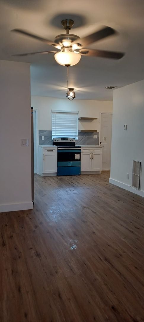 Building Photo - Stylish Fort Lauderdale 3/2 with Stainless...