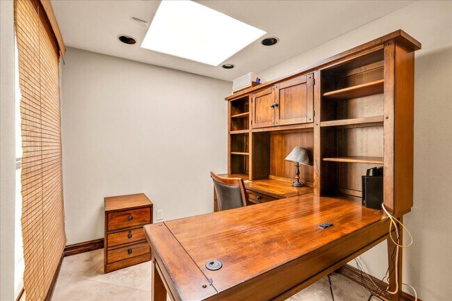 Building Photo - 34820 Msn Hls Dr