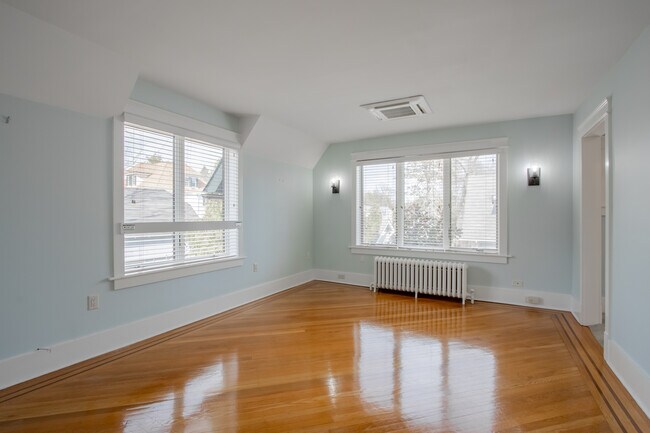 Building Photo - 3 Monmouth Ave