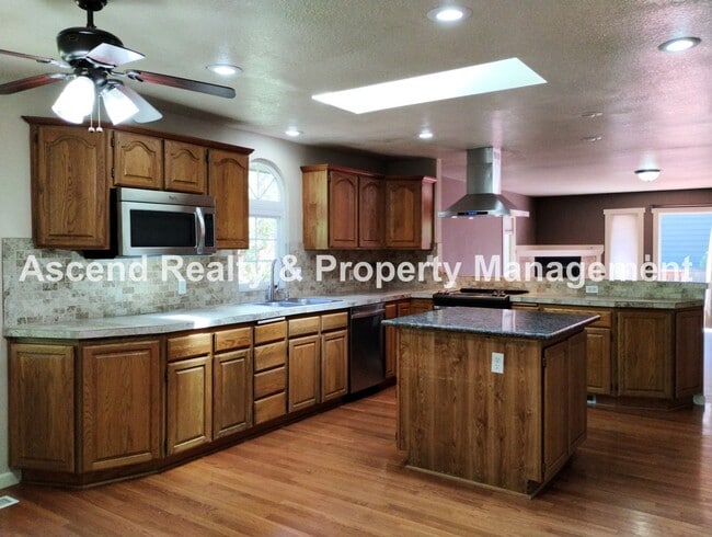 Building Photo - *Price Drop & Move In Special* One Level O...