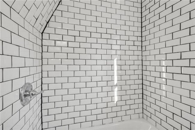 Building Photo - HOME FOR THE HOLIDAYS SPECIAL!-4 BEDROOM HOME IN FOX CHAPEL