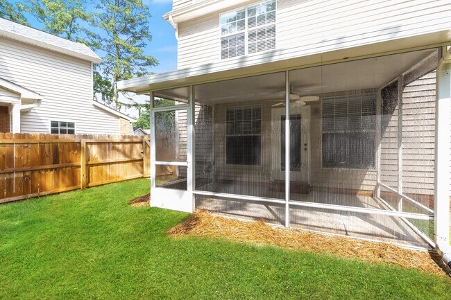 Building Photo - 3208 Castle Ct