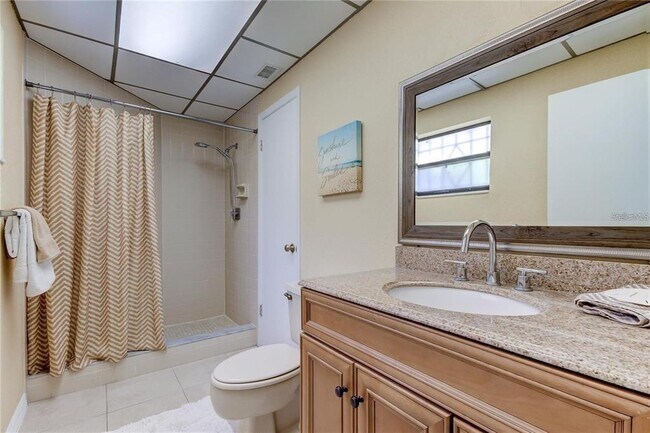 Building Photo - 5828 Oakhurst Dr