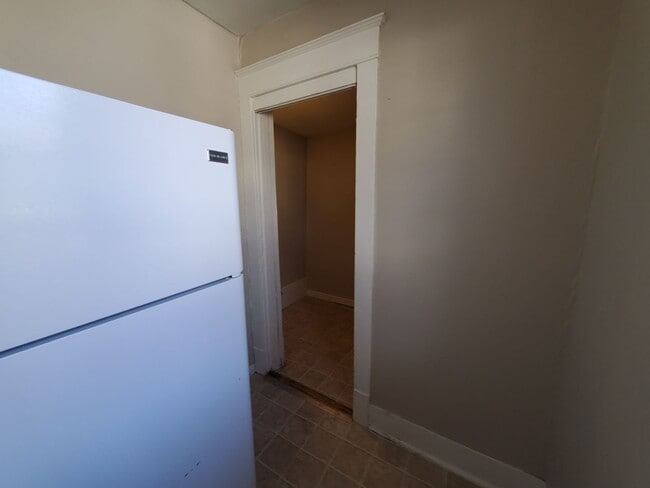 Building Photo - 2 Bedroom House in Rock Island