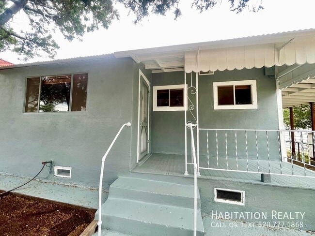 Building Photo - 110 B St