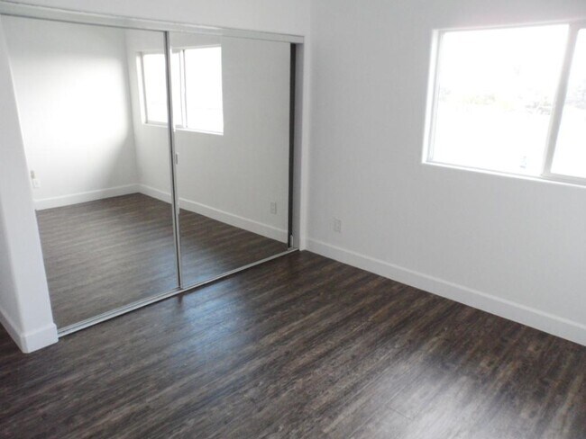 Building Photo - 1051 N Sierra Bonita Ave