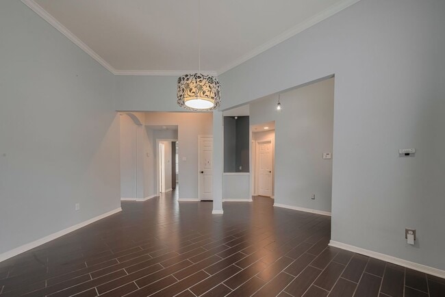 Building Photo - 311 N Esplanade Ln