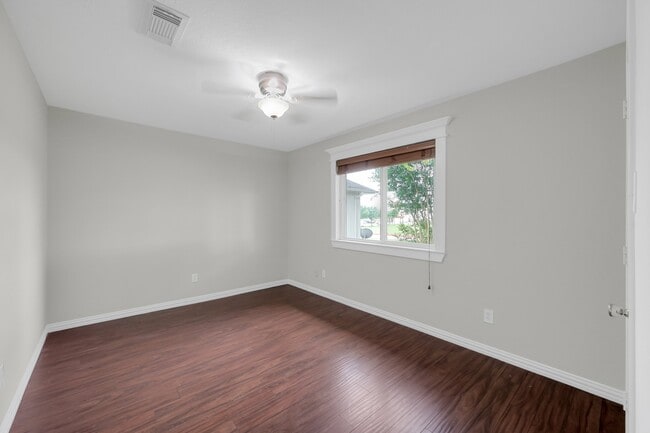 Building Photo - 22711 W Waterlake