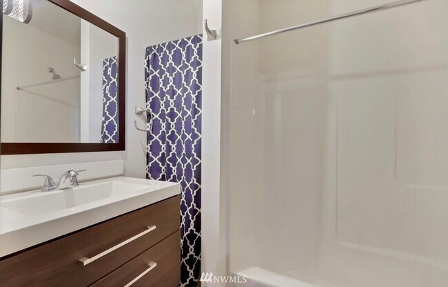 Building Photo - 1102 6th Ave SW