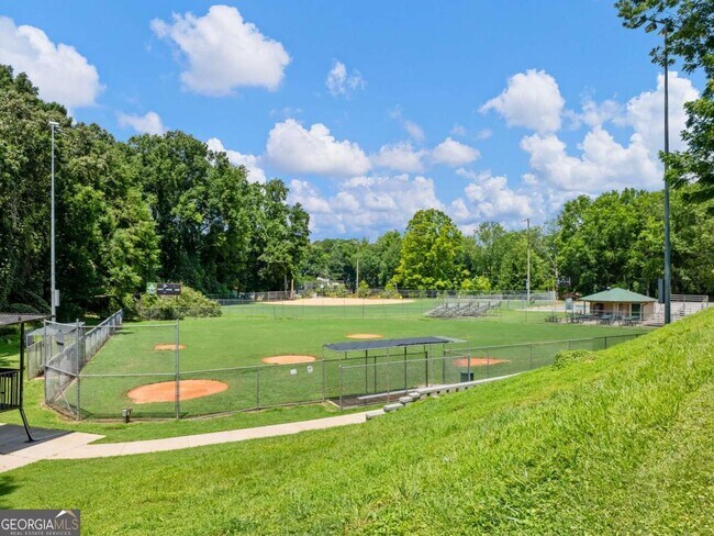 Building Photo - 605 Candler St