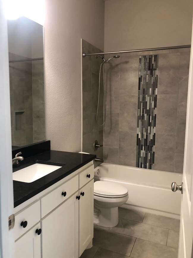 Building Photo - 4 Bdrm/2Bath in the Heart of Weatherford!