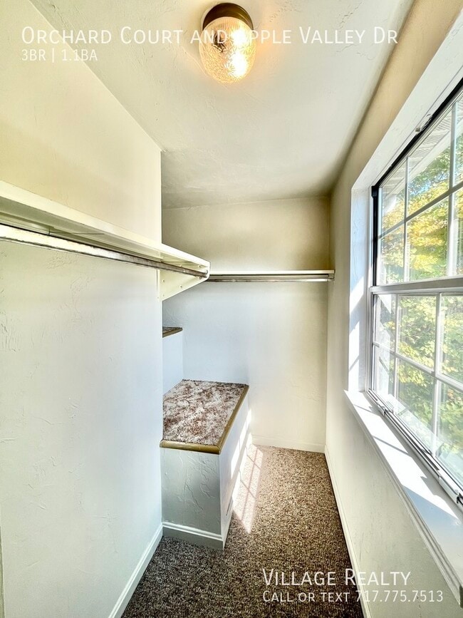 Building Photo - 302 Orchard Ct