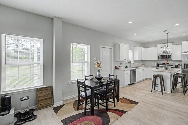 Building Photo - 18 Sunflower Cir NE