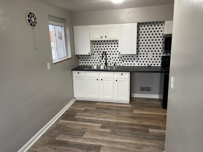 Building Photo - 2943 West Tower Ave