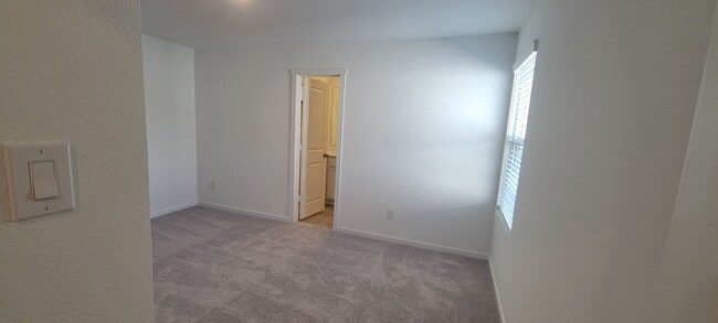 Building Photo - NEWLY BUILT 3 bedroom 2.5 Bath single fami...