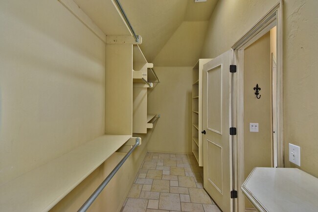 Building Photo - Amazing Home - 3 bed 2 bath - Edmond Schools