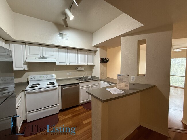 Building Photo - 402 S Armenia Ave