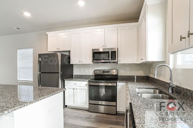 Building Photo - 523 Locust St