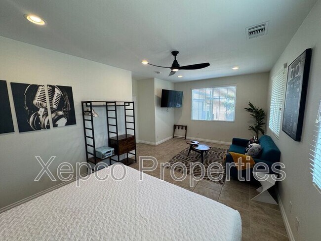 Building Photo - 80746 Diamondback Trail