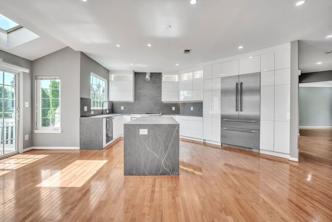 Building Photo - 20195 Hidden Creek Ct