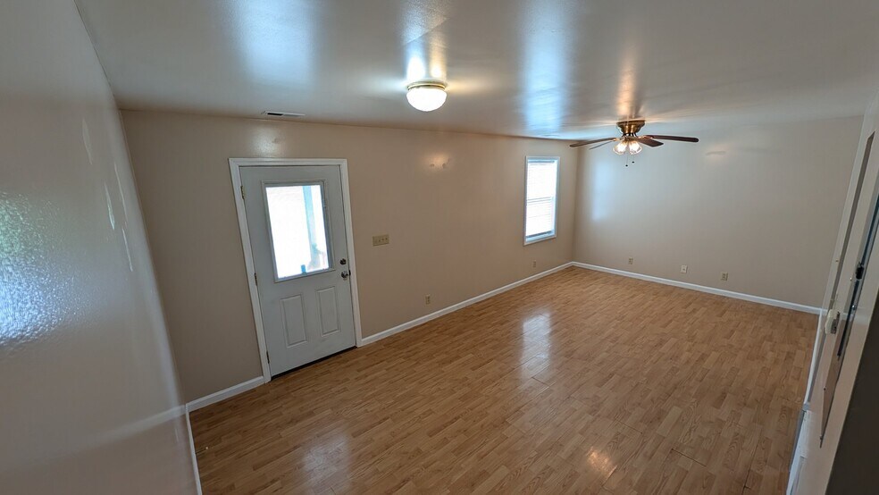 Building Photo - 608 Old Jefferson City Rd