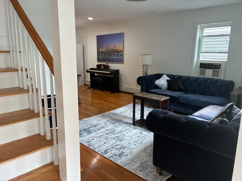 Building Photo - 213 Rindge Ave