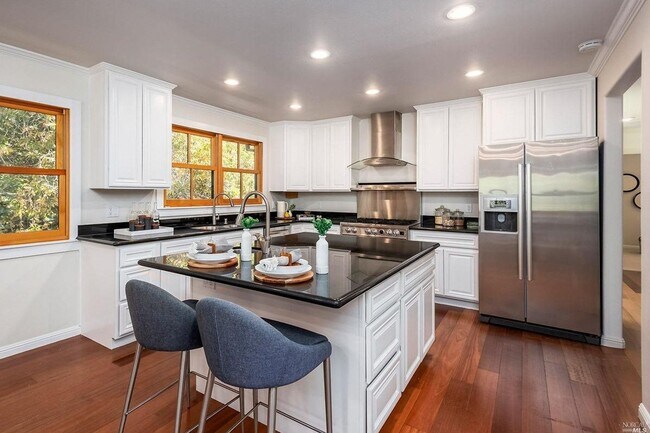 Building Photo - FIVE BEDROOM THREE AND HALF BATH HOME ON C...