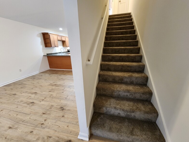 Building Photo - 112 Meadow Ridge Dr