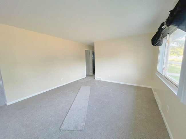 Building Photo - 28600 Oakwood St