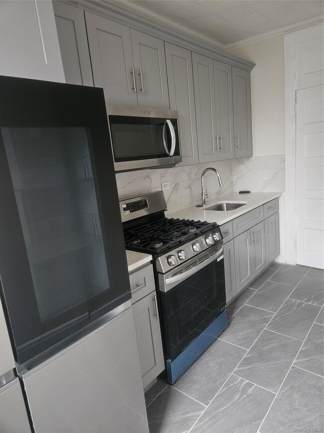 Building Photo - 399 Irving Ave