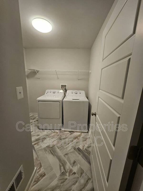 Building Photo - 605 Glenn Lk Dr