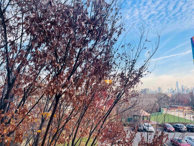 Building Photo - 201 St Pauls Ave